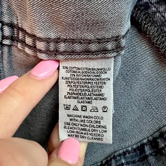 Free People Jean Skirt Size 4. Grey distressed denim. Stretchy and comfortable! - Picture 14 of 16